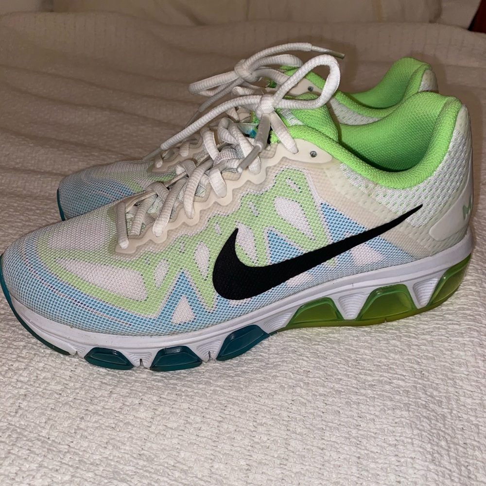 Air Max tail wind 7